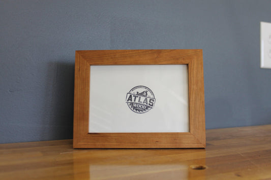 Cherry 4 x 6 desktop frame on a wood tabletop against a dark blue wall